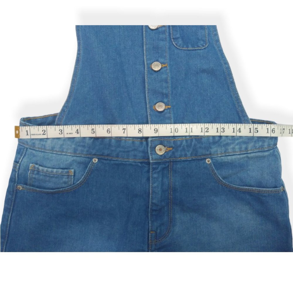 Forever 21 Overill Short - Picture 4 of 6